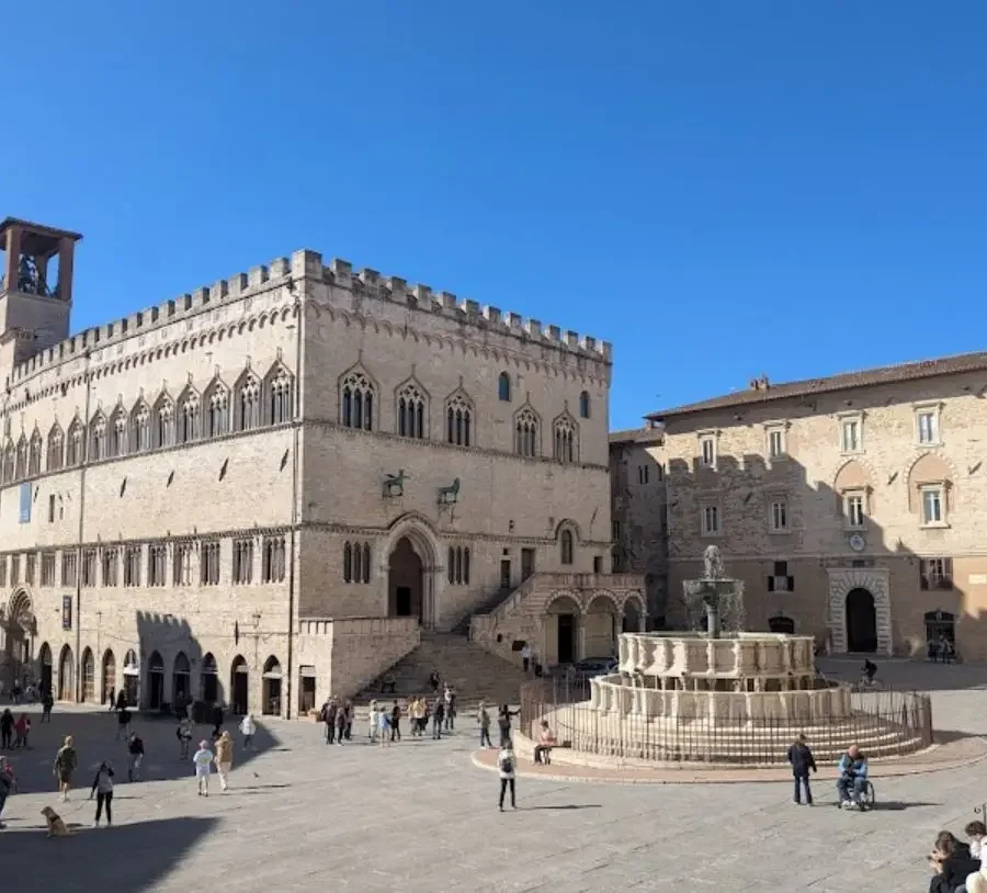 Finestre in legno Vecchi Tempi Barocco: Palazzo dei Priori a Perugia