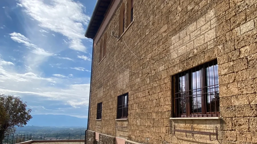 Produzione di finestre su misura per edifici storici